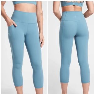 Athleta salutation stash pocket capri